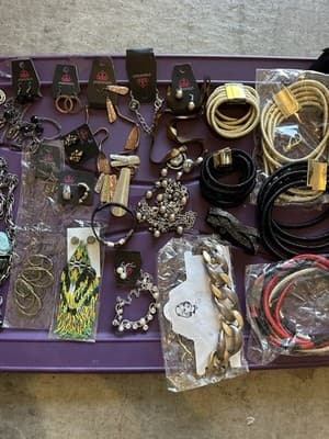 Lot of Fashion Jewelry – Necklaces, Bracelets, Earrings, Mixed Styles #4 - Thumbnail 3