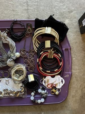 Lot of Fashion Jewelry – Necklaces, Bracelets, Earrings, Mixed Styles Lot3 - Thumbnail 4