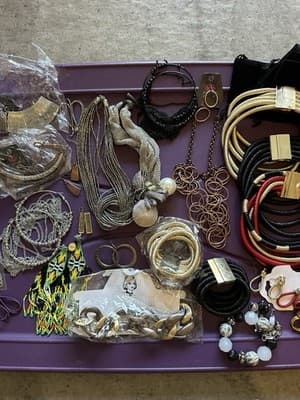 Lot of Fashion Jewelry – Necklaces, Bracelets, Earrings, Mixed Styles Lot3 - Thumbnail 5