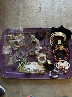 Lot of Fashion Jewelry – Necklaces, Bracelets, Earrings, Mixed Styles Lot3 - Thumbnail 2
