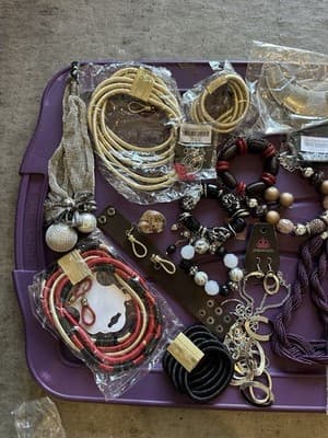 Large Mixed Lot of Fashion Jewelry – Necklaces, Bracelets, Earrings, Paparazzi - Thumbnail 5