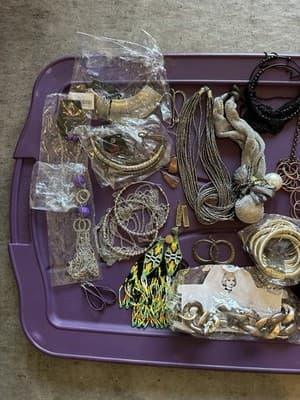 Lot of Fashion Jewelry – Necklaces, Bracelets, Earrings, Mixed Styles Lot3 - Thumbnail 6