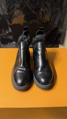 Black Leather Ankle Boots Women’s US 9.5 Chunky Sole Slip-On