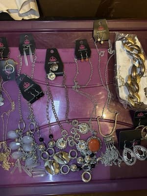 Costume Jewelry Lot8 – Paparazzi Necklaces, Earrings, Bracelets & Accessories - Thumbnail 3