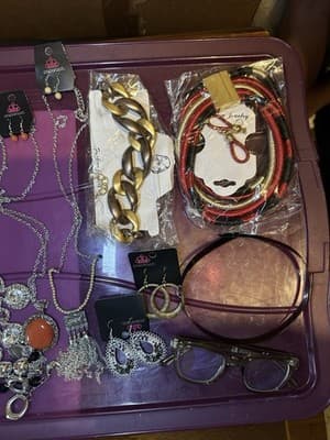 Costume Jewelry Lot8 – Paparazzi Necklaces, Earrings, Bracelets & Accessories - Thumbnail 4