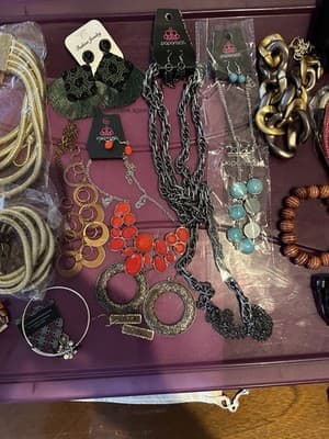 Costume Jewelry Lot7 – Paparazzi Necklaces, Bracelets, Earrings & Sunglasses - Thumbnail 4