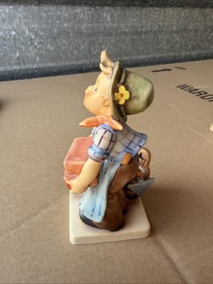 Goebel QVC 1995 Girl Holding Studio Park 1997 Box Figurine 305 26 - Thumbnail 3
