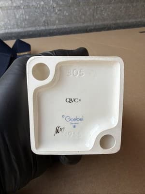 Goebel QVC 1995 Girl Holding Studio Park 1997 Box Figurine 305 26 - Thumbnail 8