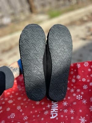 Minnetonka Black Moccasin Slippers Pom Pom Faux Fur Size 6 Women - Thumbnail 7