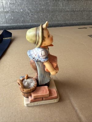 Goebel QVC 1995 Girl Holding Studio Park 1997 Box Figurine 305 26 - Thumbnail 5