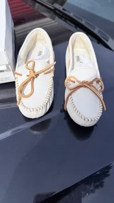 Minnetonka Moccasins Womens 5.5 Off White Leather Classic Moc 691S