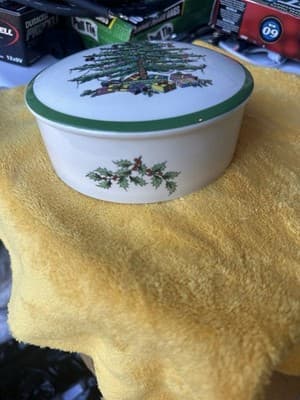 Spode Christmas Tree 5” Candy Dish Holly Covered Lidded Condiment Trinket Box - Thumbnail 6