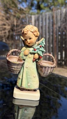 Goebel Angel Figurine w Baskets & Christmas Tree 1987 Germany - Thumbnail 2