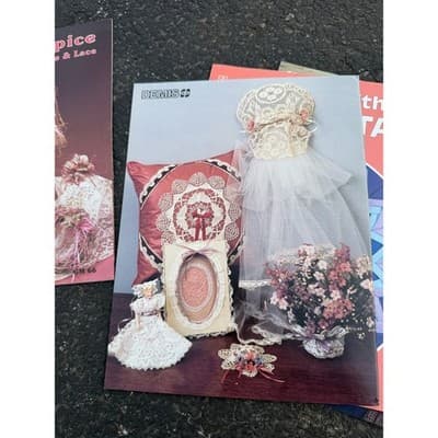 Vintage Craft Booklet Lot Scherenschnitte Quilting Flower Arranging Lace 6pc - Thumbnail 6