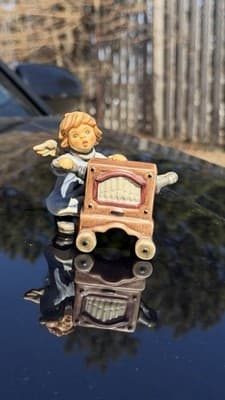 Goebel Hummel Hum 2157/F Angel With Organ Cart Figurine 2003 - Thumbnail 2
