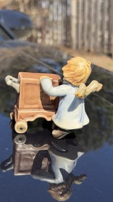 Goebel Hummel Hum 2157/F Angel With Organ Cart Figurine 2003 - Thumbnail 4