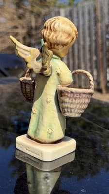 Goebel Angel Figurine w Baskets & Christmas Tree 1987 Germany - Thumbnail 9