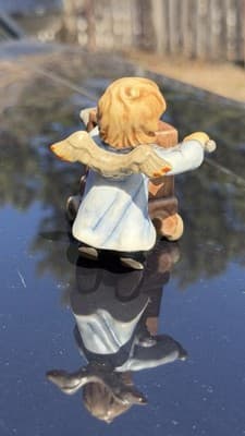 Goebel Hummel Hum 2157/F Angel With Organ Cart Figurine 2003 - Thumbnail 5