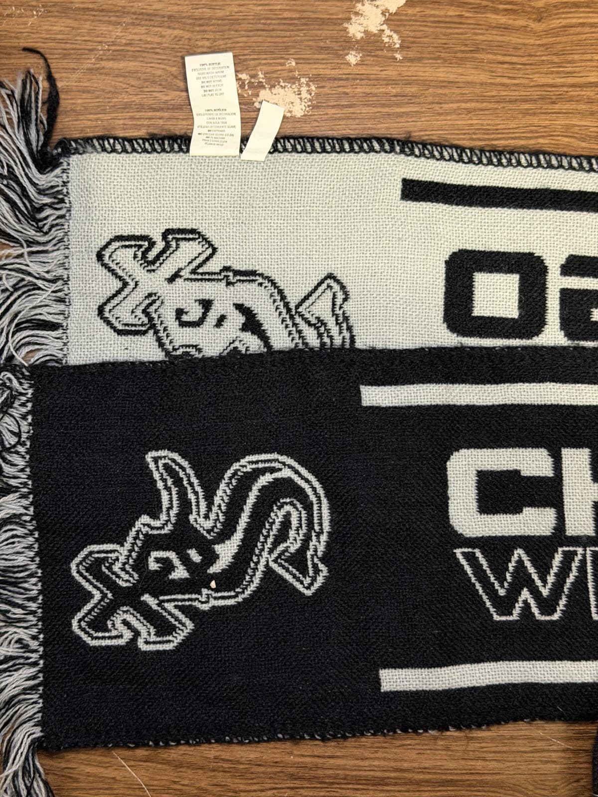 Chicago White Sox Scarf & Youth Hat Bundle New Era + Forever Collectibles - Thumbnail 3