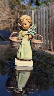Goebel Angel Figurine w Baskets & Christmas Tree 1987 Germany - Thumbnail 6