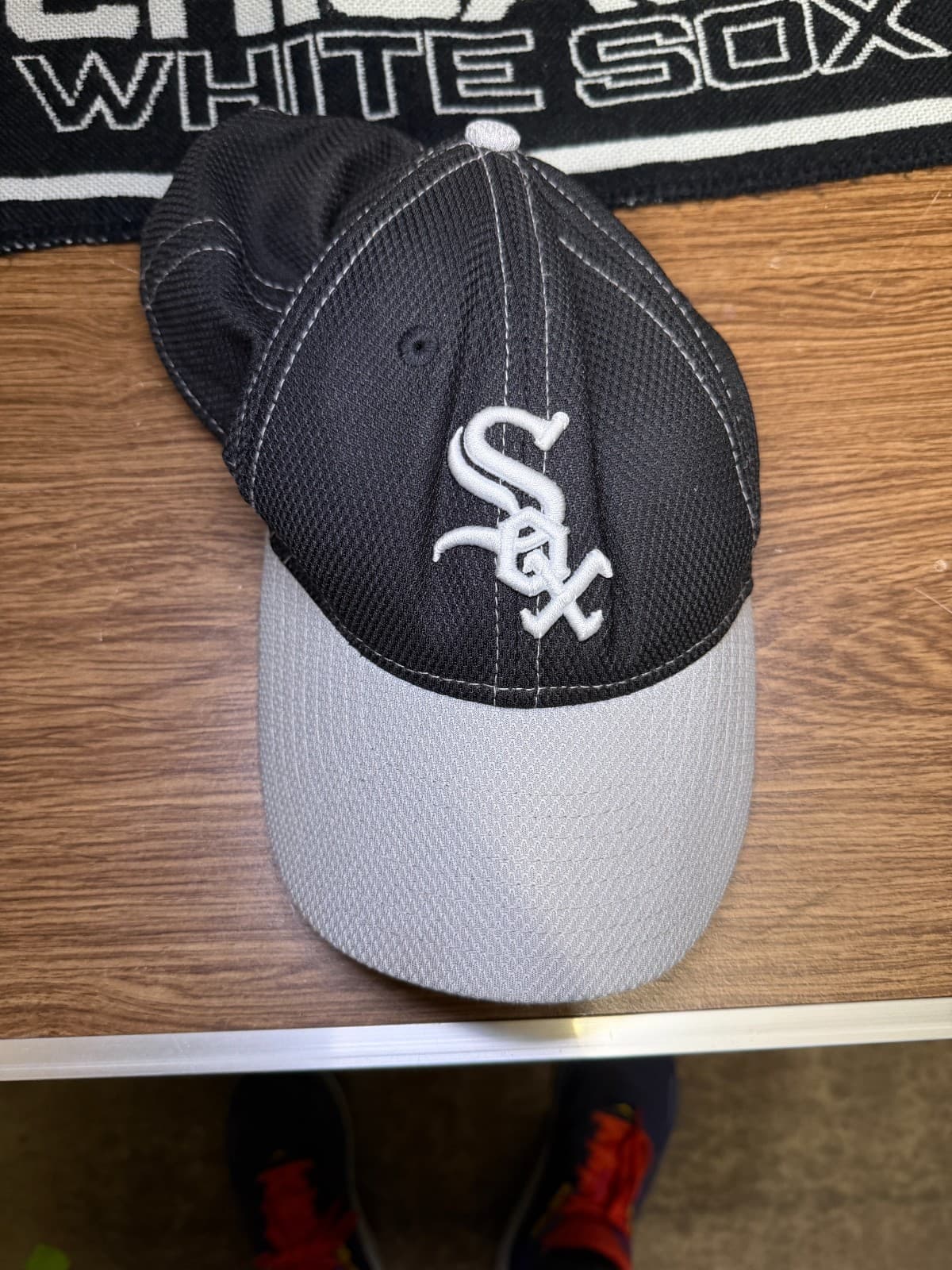 Chicago White Sox Scarf & Youth Hat Bundle New Era + Forever Collectibles - Thumbnail 9