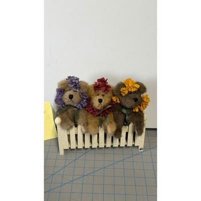 Boyds Bears Plush Trio with Floral Crowns and Picket Fence Shelf Sitter Decor - Thumbnail 5