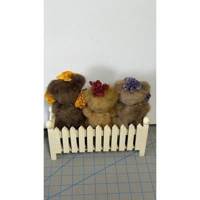 Boyds Bears Plush Trio with Floral Crowns and Picket Fence Shelf Sitter Decor - Thumbnail 8