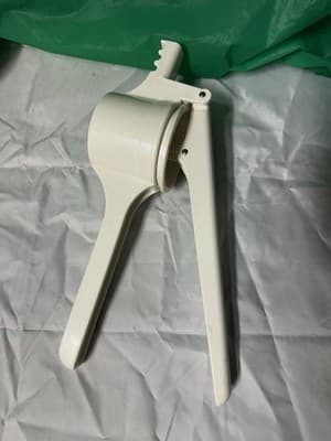 Potato Ricer Cheese Press Manual Masher White Plastic Kitchen Tool - Thumbnail 3