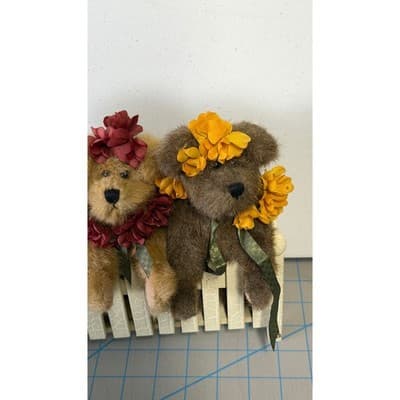 Boyds Bears Plush Trio with Floral Crowns and Picket Fence Shelf Sitter Decor - Thumbnail 4
