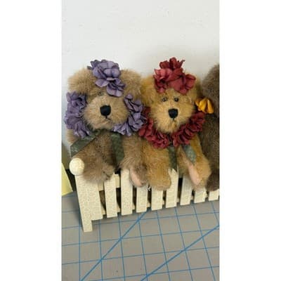 Boyds Bears Plush Trio with Floral Crowns and Picket Fence Shelf Sitter Decor - Thumbnail 3