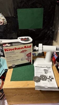 KitchenAid Food Grinder Attachment FGA w/ Plates & Box Crack on Housing