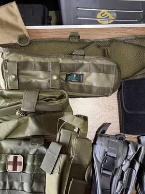 Lot of 12 Tactical MOLLE Pouches / Holsters / Accessories – Mixed Colors - Thumbnail 13