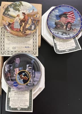 Vintage Collectible Decorative Plate Set – Christmas, Americana, NASA Apollo - Thumbnail 6