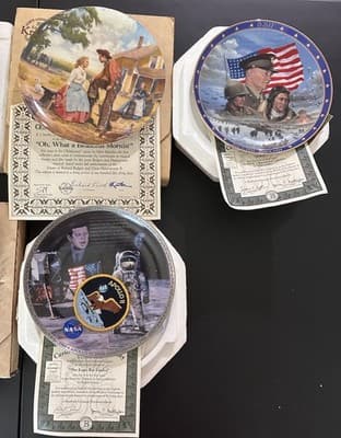 Vintage Collectible Decorative Plate Set – Christmas, Americana, NASA Apollo - Thumbnail 4