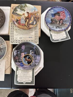 Vintage Collectible Decorative Plate Set – Christmas, Americana, NASA Apollo - Thumbnail 3