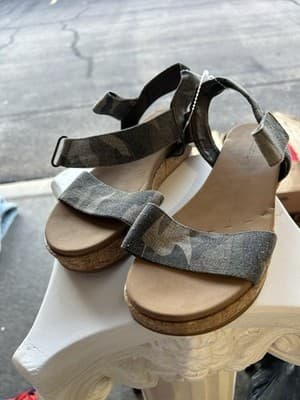 Women’s Felicity Camo Print Cork Sandals Size 6 Casual Comfort Shoes
