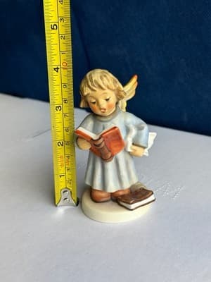 Goebel Angel Figurine Reading Book First Issue 2001 Master Painter Signed - Thumbnail 2