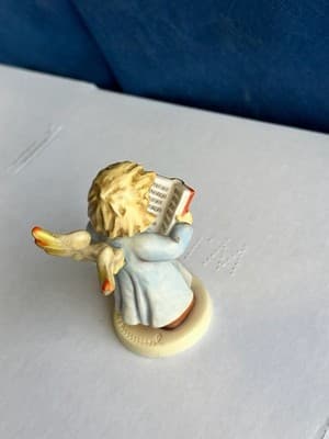 Goebel Angel Figurine Reading Book First Issue 2001 Master Painter Signed - Thumbnail 5