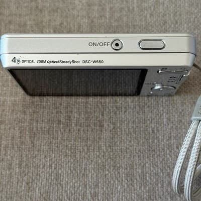 Sony Cyber-shot 14.1MP Digital Camera Carl Zeiss Tested - Thumbnail 5