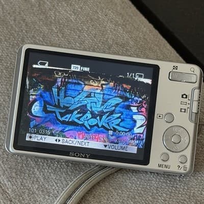 Sony Cyber-shot 14.1MP Digital Camera Carl Zeiss Tested - Thumbnail 11