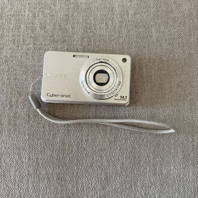 Sony Cyber-shot 14.1MP Digital Camera Carl Zeiss Tested