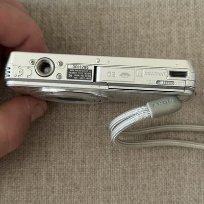 Sony Cyber-shot 14.1MP Digital Camera Carl Zeiss Tested - Thumbnail 7