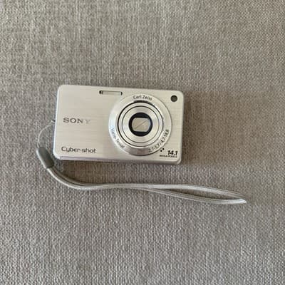 Sony Cyber-shot 14.1MP Digital Camera Carl Zeiss Tested - Thumbnail 2