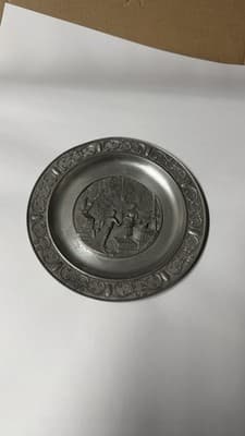 Vintage Pewter Wall Plate Medieval Scene Scalloped Edge Decorative Plate - Thumbnail 2