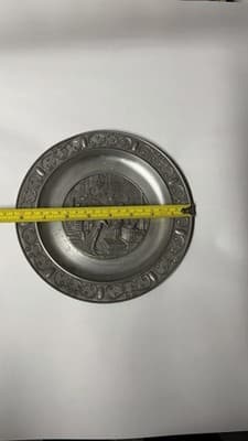 Vintage Pewter Wall Plate Medieval Scene Scalloped Edge Decorative Plate - Thumbnail 6