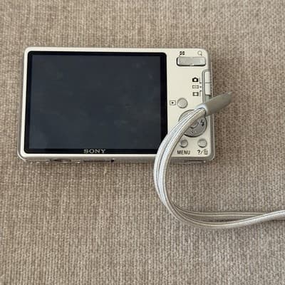 Sony Cyber-shot 14.1MP Digital Camera Carl Zeiss Tested - Thumbnail 6