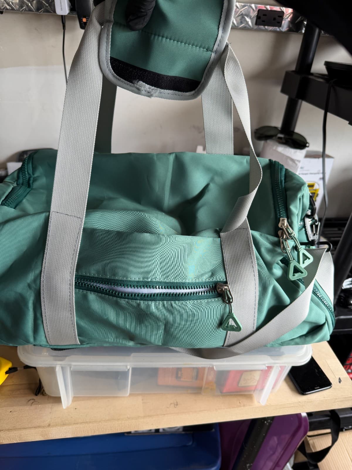 MICHAO Green Beige Duffel Gym Travel Bag – Medium Size Sports Tote - Thumbnail 4
