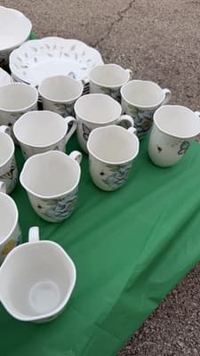 Lenox Butterfly Meadow & Monarch 86 Pc Dinnerware Set Plates Bowls Mugs - Thumbnail 9