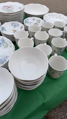 Lenox Butterfly Meadow & Monarch 86 Pc Dinnerware Set Plates Bowls Mugs - Thumbnail 10