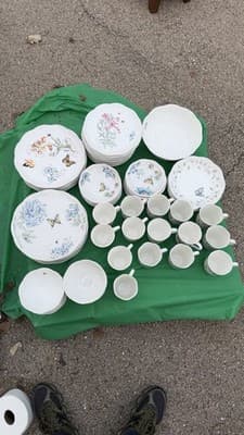 Lenox Butterfly Meadow & Monarch 86 Pc Dinnerware Set Plates Bowls Mugs - Thumbnail 2